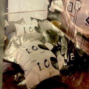 Duvet cover n 2 pillow shams “ make love not war” black white gray cute set